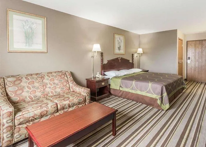 Super 8 By Wyndham Hotel