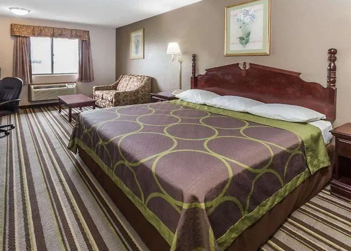 Super 8 By Wyndham Yorkville