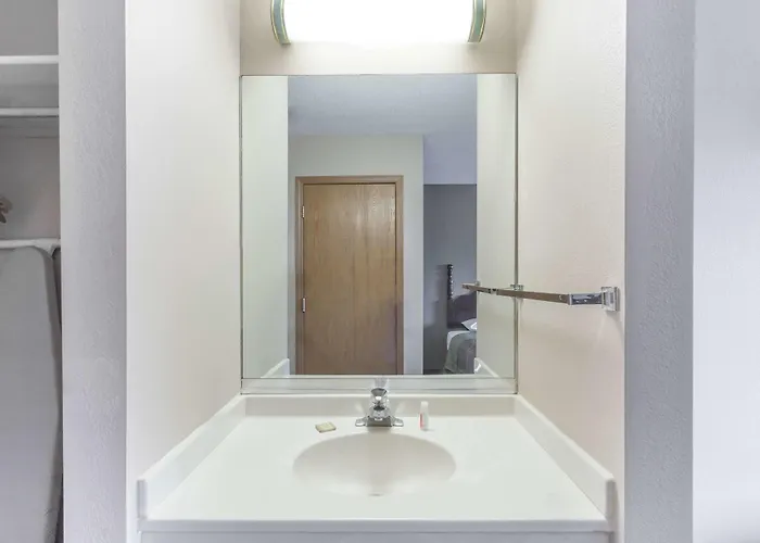 Super 8 By Wyndham Hotel Yorkville