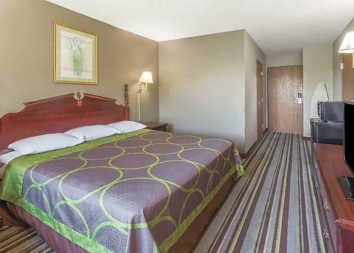 Super 8 By Wyndham Hotel