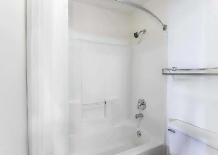 Super 8 By Wyndham 2* Yorkville